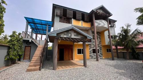 Private Home with Access to Beach Front -Krokrobite