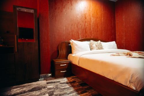 Plus 33 Hotel