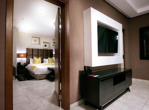 Oak Plaza Suites